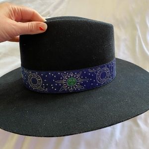 Lack of colors hat